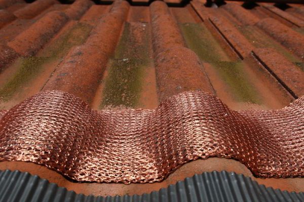 The effectiveness of MOOSfree copper tape against moss on the roof is high because of the large active surface
